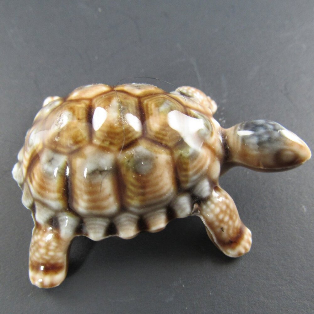 WADE Porcelain Turtle Miniature Figurine (E35)